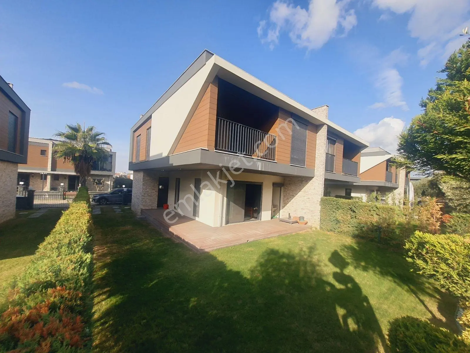 Kuşadası Davutlar'da Satılık 3+1 Dubleks Bahçeli Villa
