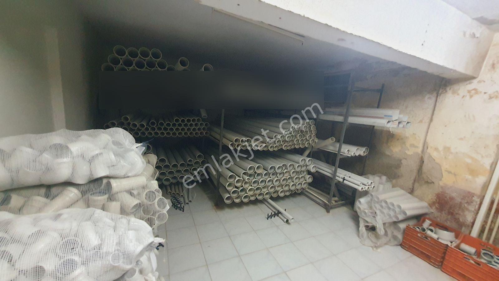 Kuşadası Davutlar Devren Satılık Çok Büyük Sıhhi Tesisat Dükkanı - Görsel 7