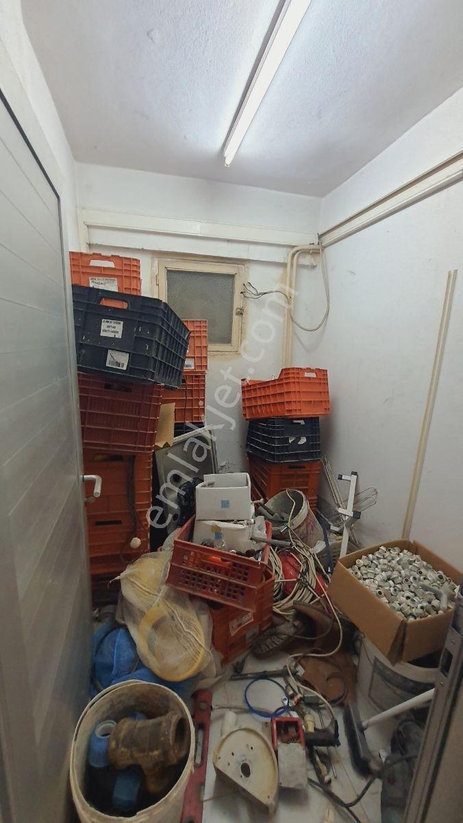 Kuşadası Davutlar Devren Satılık Çok Büyük Sıhhi Tesisat Dükkanı - Görsel 36