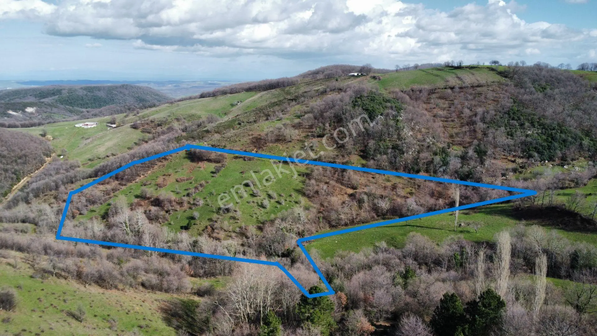 Yatırımlık Araç Takaslı Biga Işıkeli Köyünde 10700 M2 Tarla - Görsel 2
