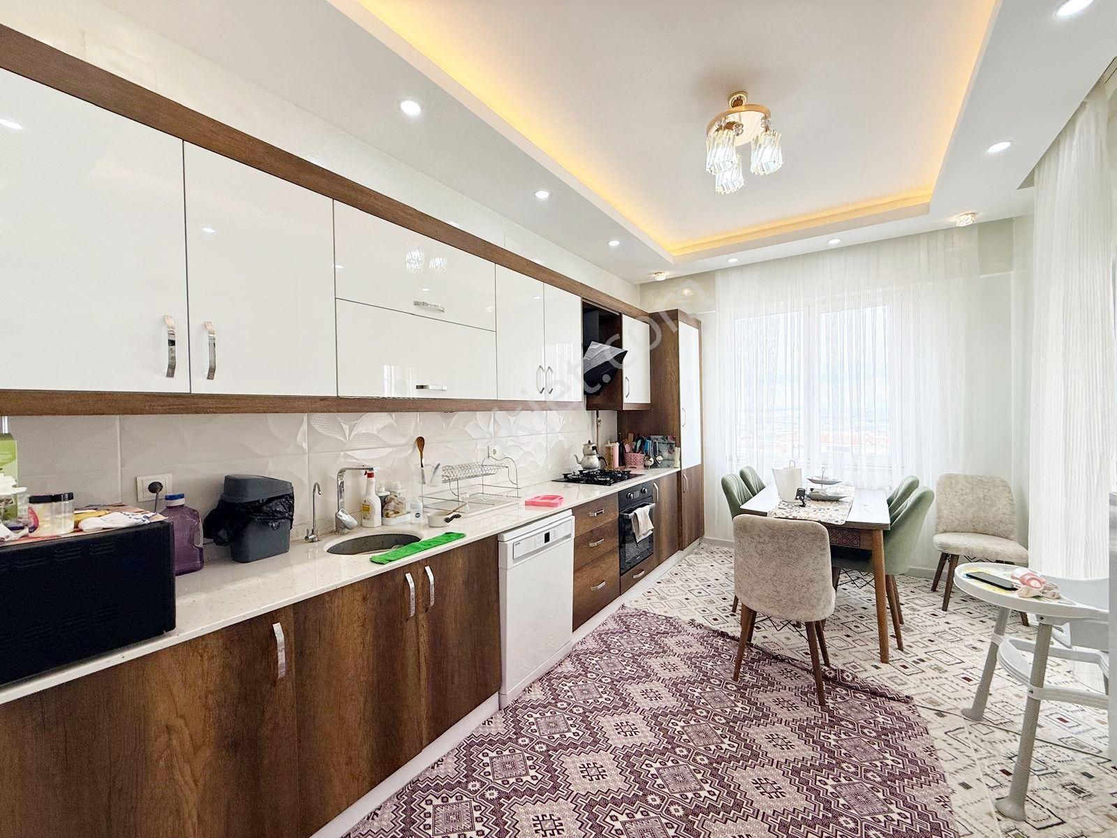 Tek Yetkili Şehir Manzaralı Geniş Ve Ultra Lüks 3+1 Daire - Görsel 3