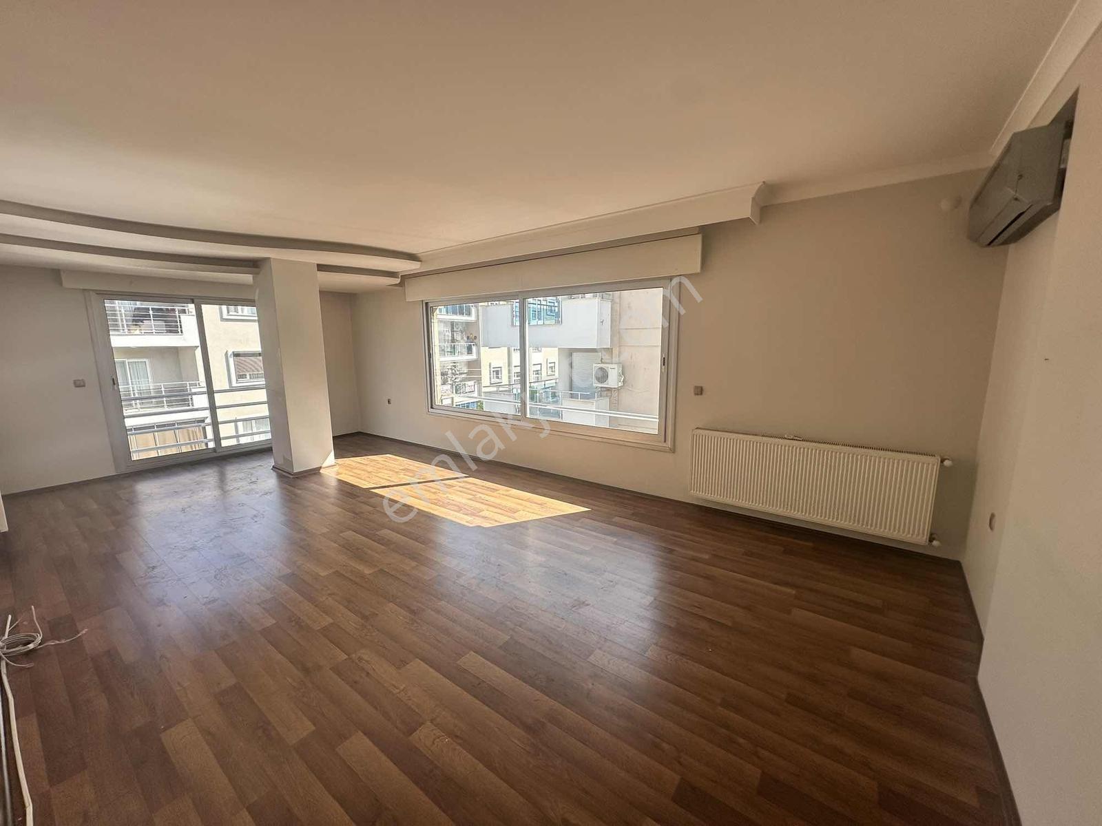 Turpa Balçovadan Ebeveyn Banyolu Asansörlü Satılık 3+1 Daire - Görsel 8