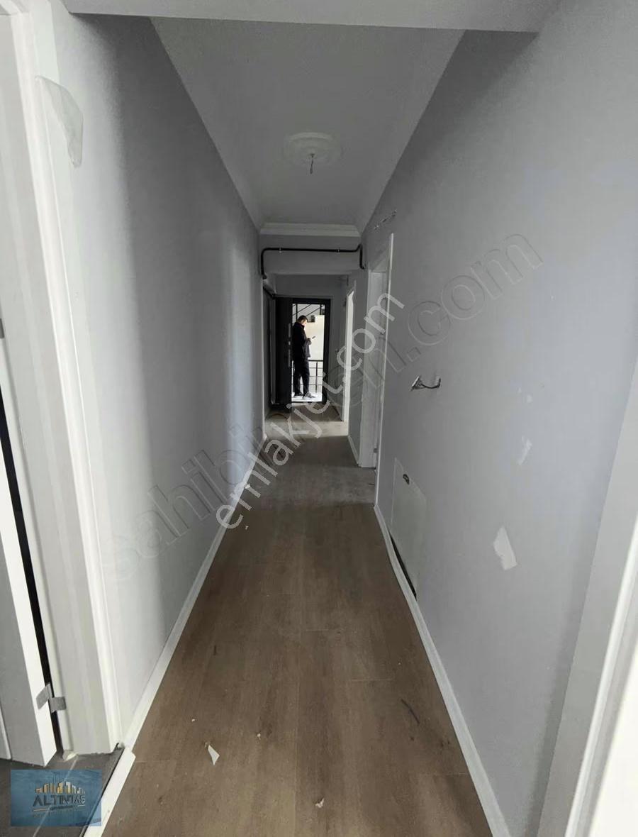 Merkezi Konumda Orta Kat Kiralık 2+1 - Görsel 8