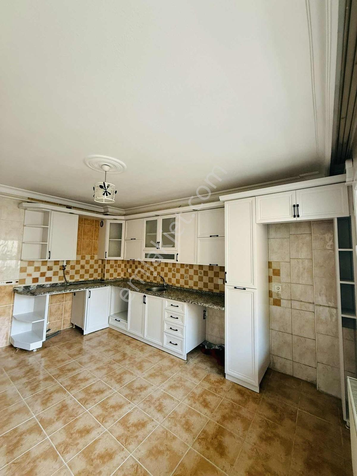 Yeşilova'da Asansörlü Doğalgazlı Ebeveyn Banyolu Kiralık Daire - Görsel 12