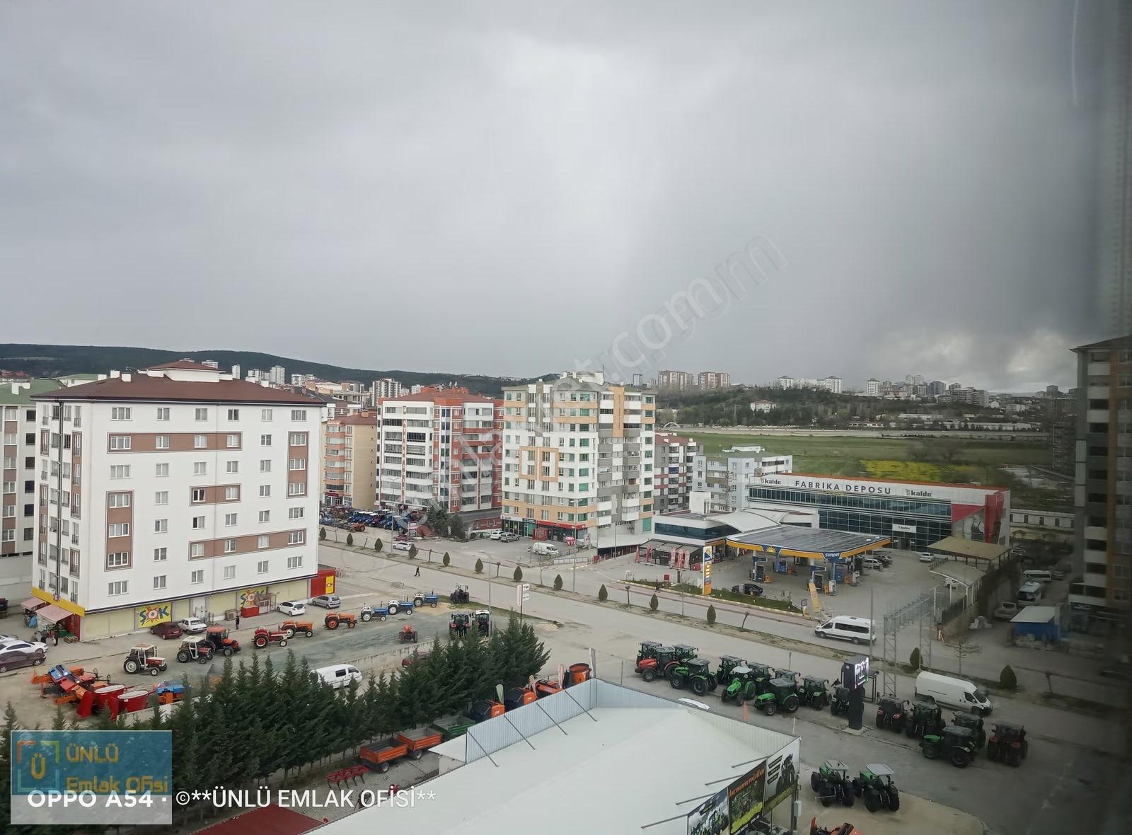 Ünlü Emlaktan Taşköprü Caddesine Yakın Konumda Kiralık 2+1 Daire - Görsel 32