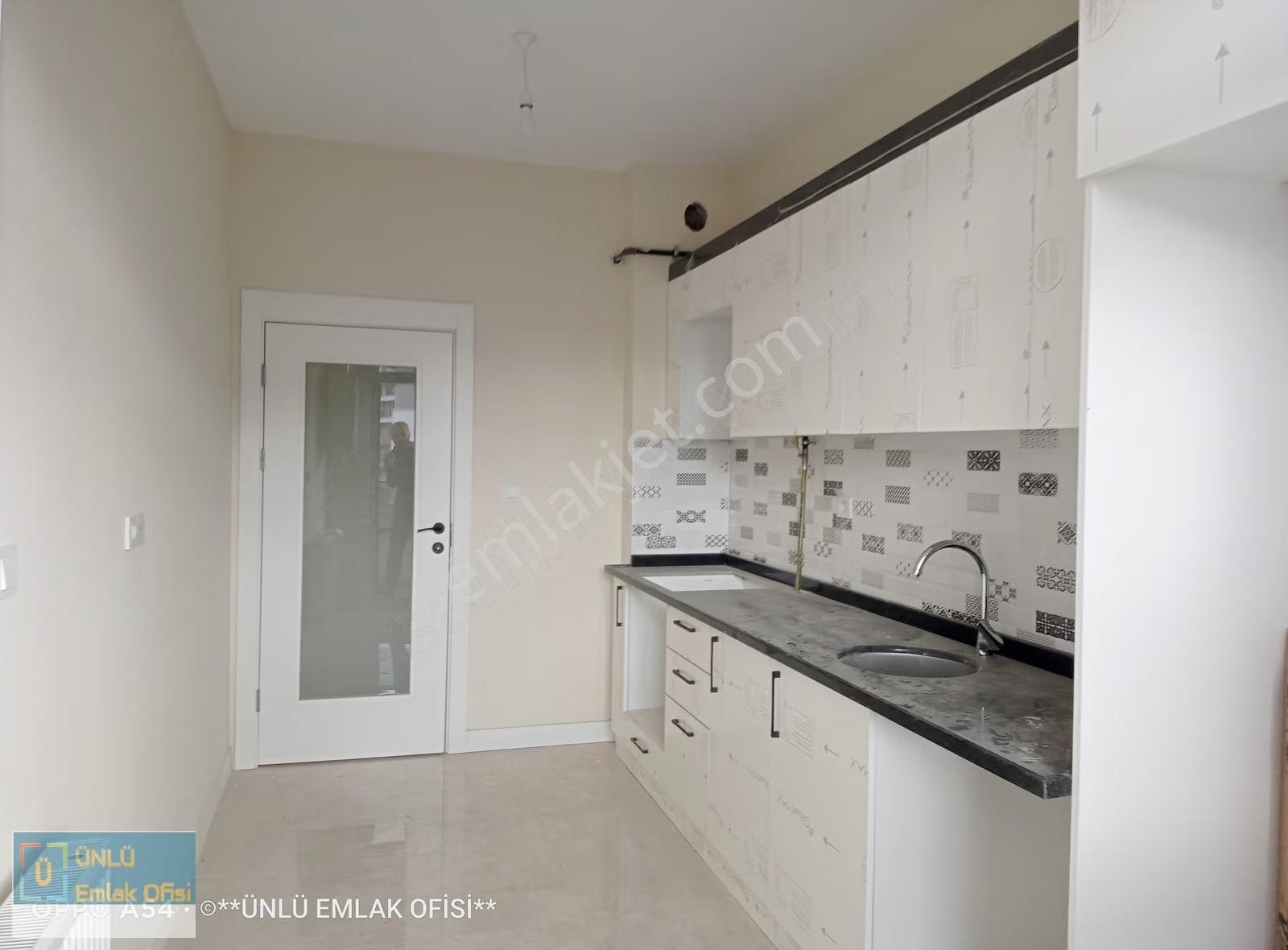 Ünlü Emlaktan Taşköprü Caddesine Yakın Konumda Kiralık 2+1 Daire - Görsel 15