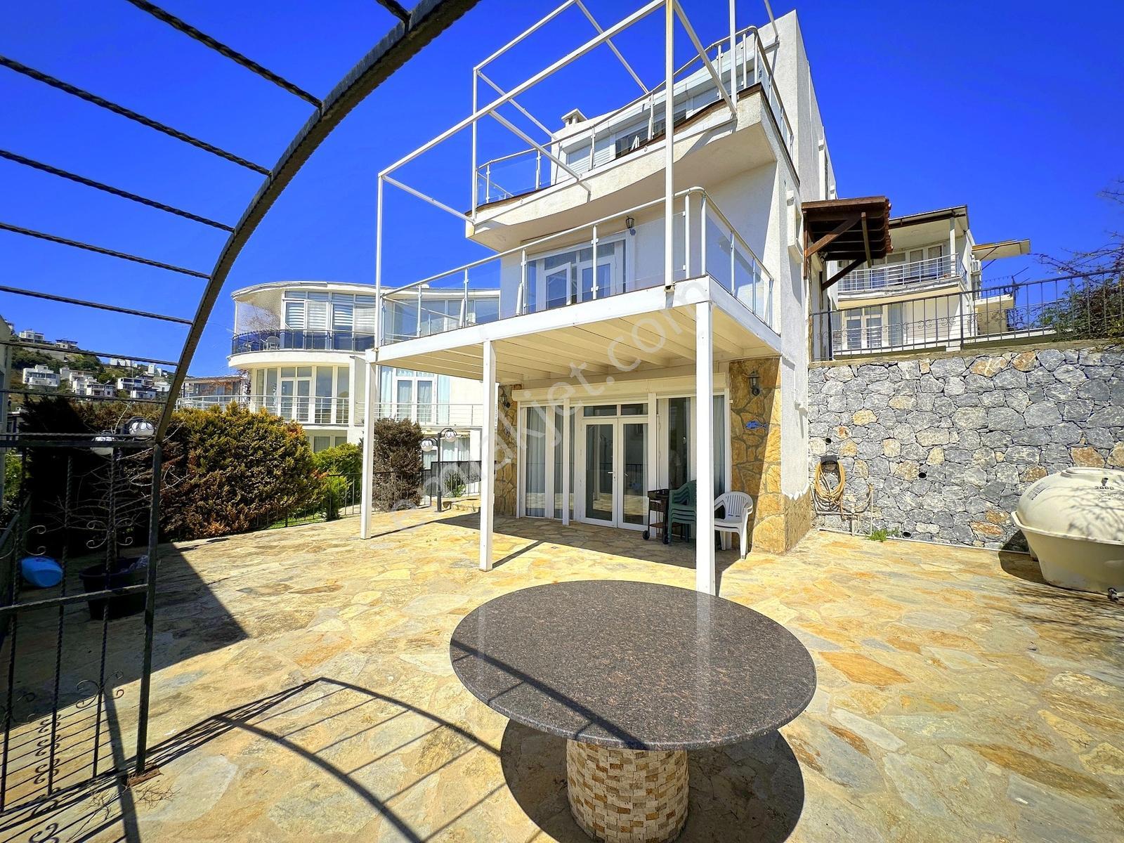 Bodrum Plajlara Yakın, Manzaralı Doğa İçinde Eşyalı Trplex Villa - Görsel 30