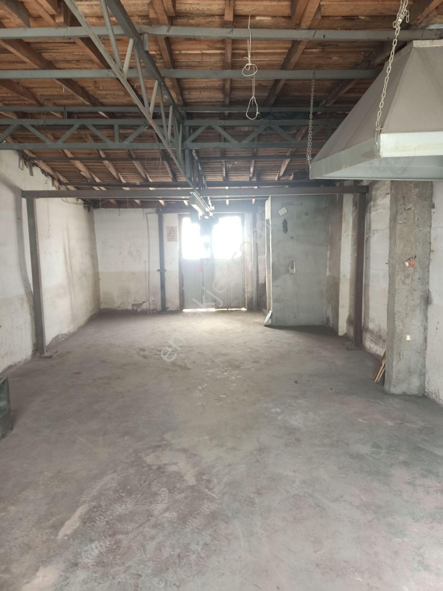 Eyüp Sultan Fıçıcılarda Kiralık 3 Katlı Dükan - Görsel 2