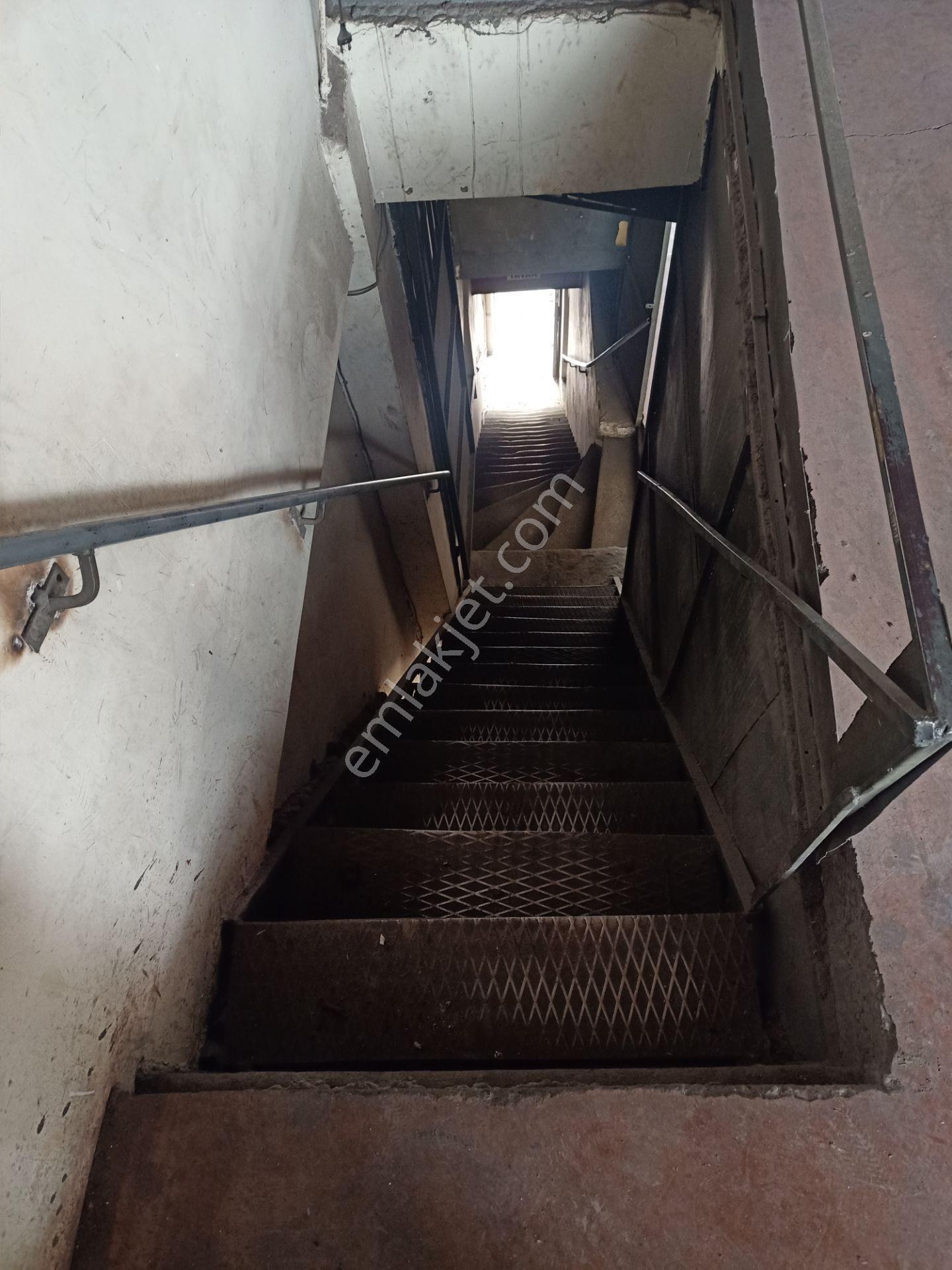 Eyüp Sultan Fıçıcılarda Kiralık 3 Katlı Dükan - Görsel 8