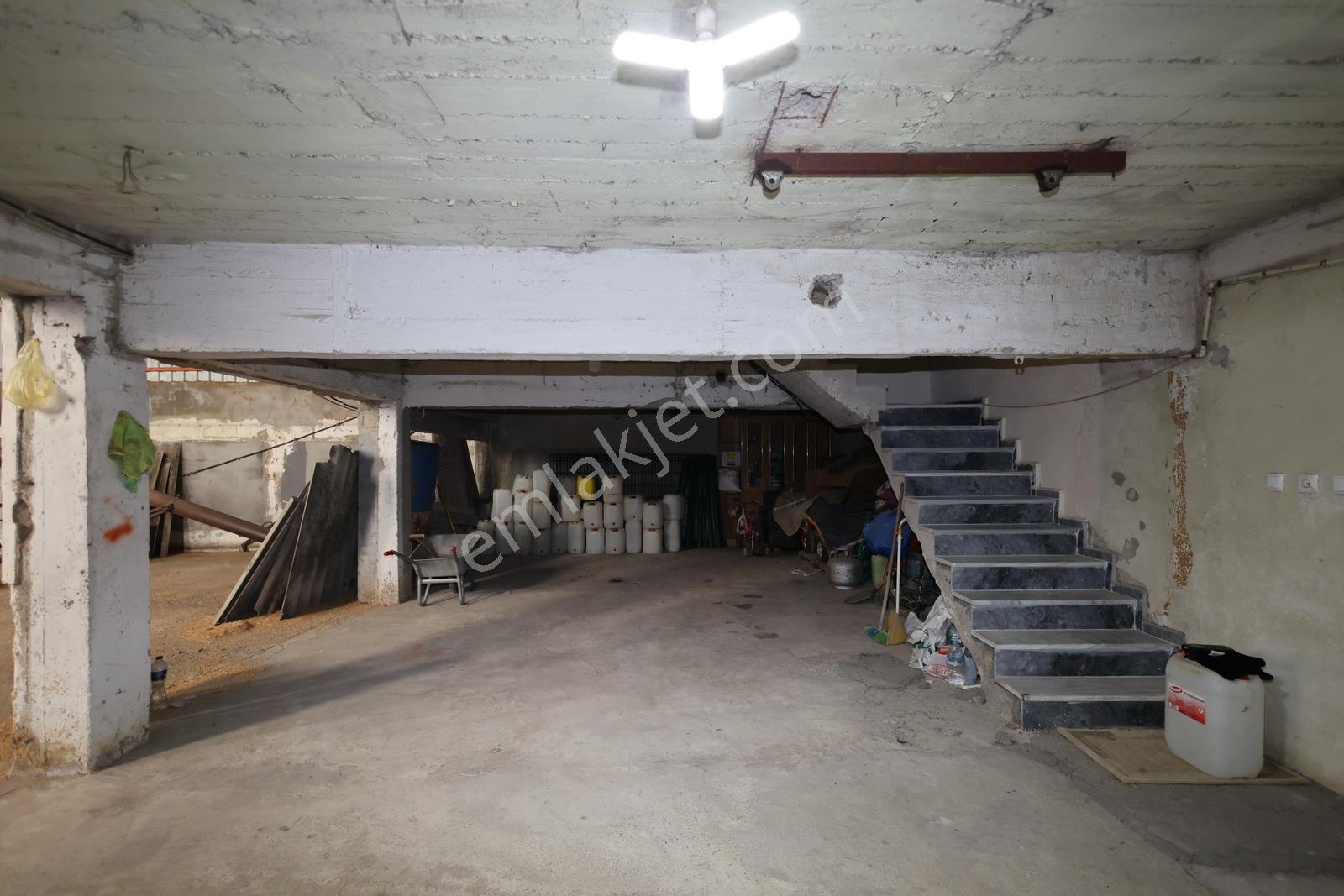 Zeybek Emlaktan Tırnova Mah. 900m2 Kiralık Depo - Görsel 10
