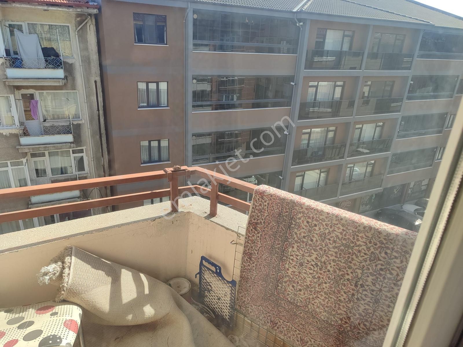 Full Eşyalı 3+1 | 120 M² | 3 Balkonlu | Cadde Üzerinde Daire - Görsel 3