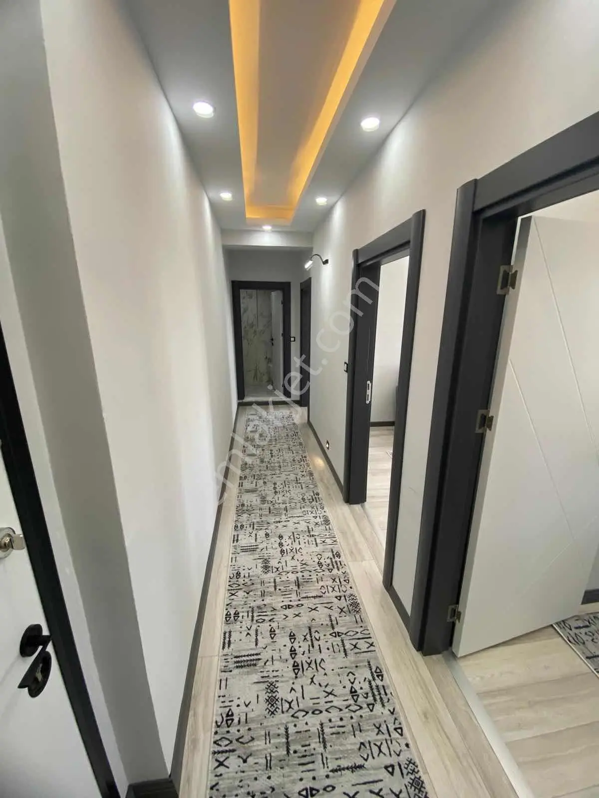Yenişehirde Otoparklı Ara Kat Kiralık Lüks Eşyalı 1+1 Daire