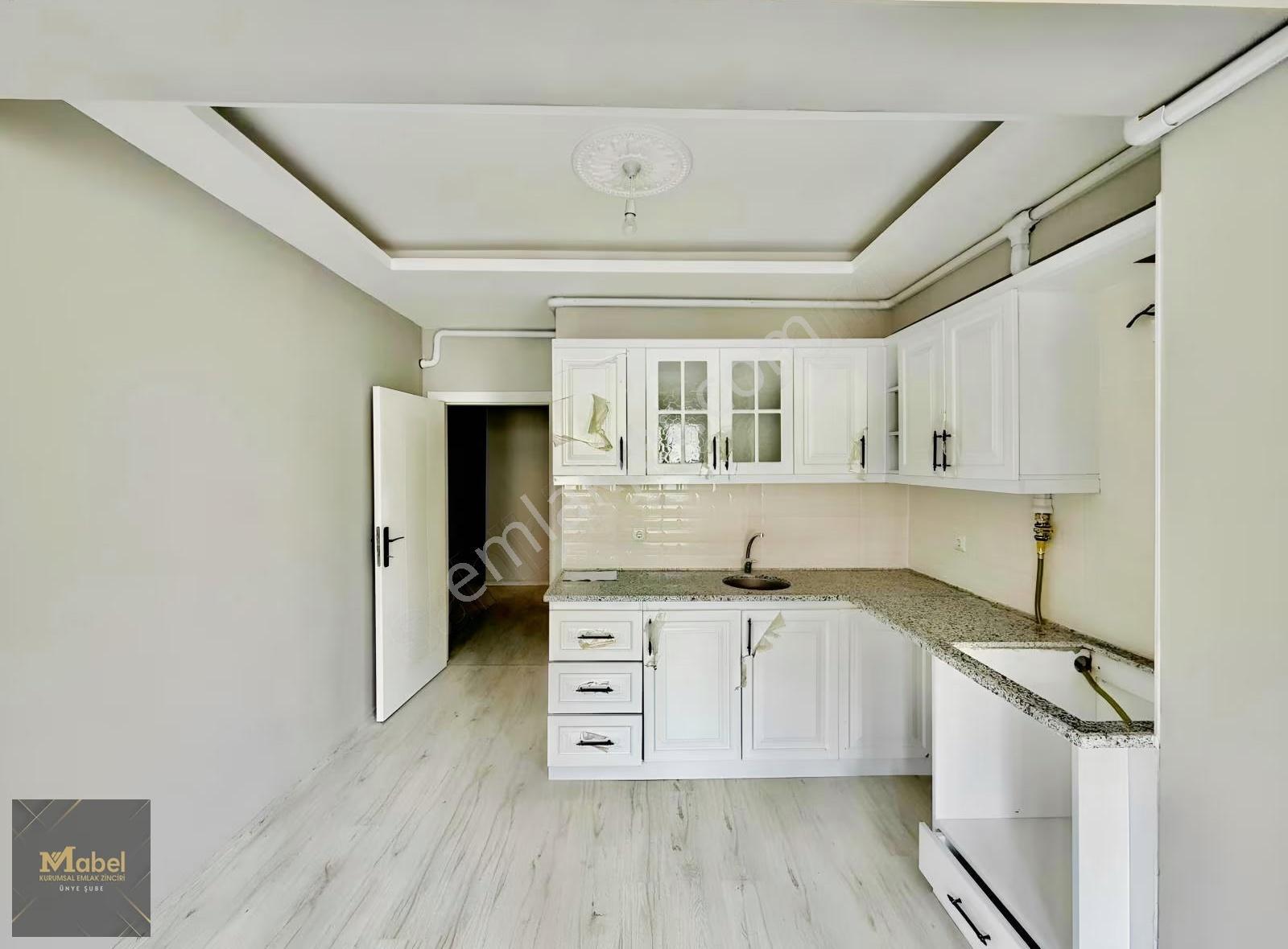 Sıfır Çarşı İçerisi Oturuma Hazır 2+1 Balkonlu Kiralık Daire - Görsel 4