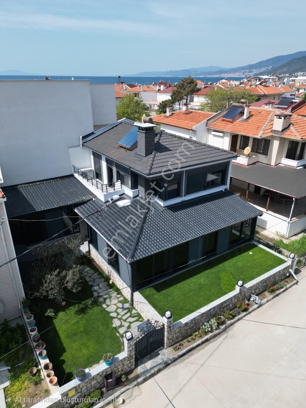 Eu Gayrimenkulden Fenerde Deniz Manzaralı Denize 30 Metre 4+1 - Görsel 2