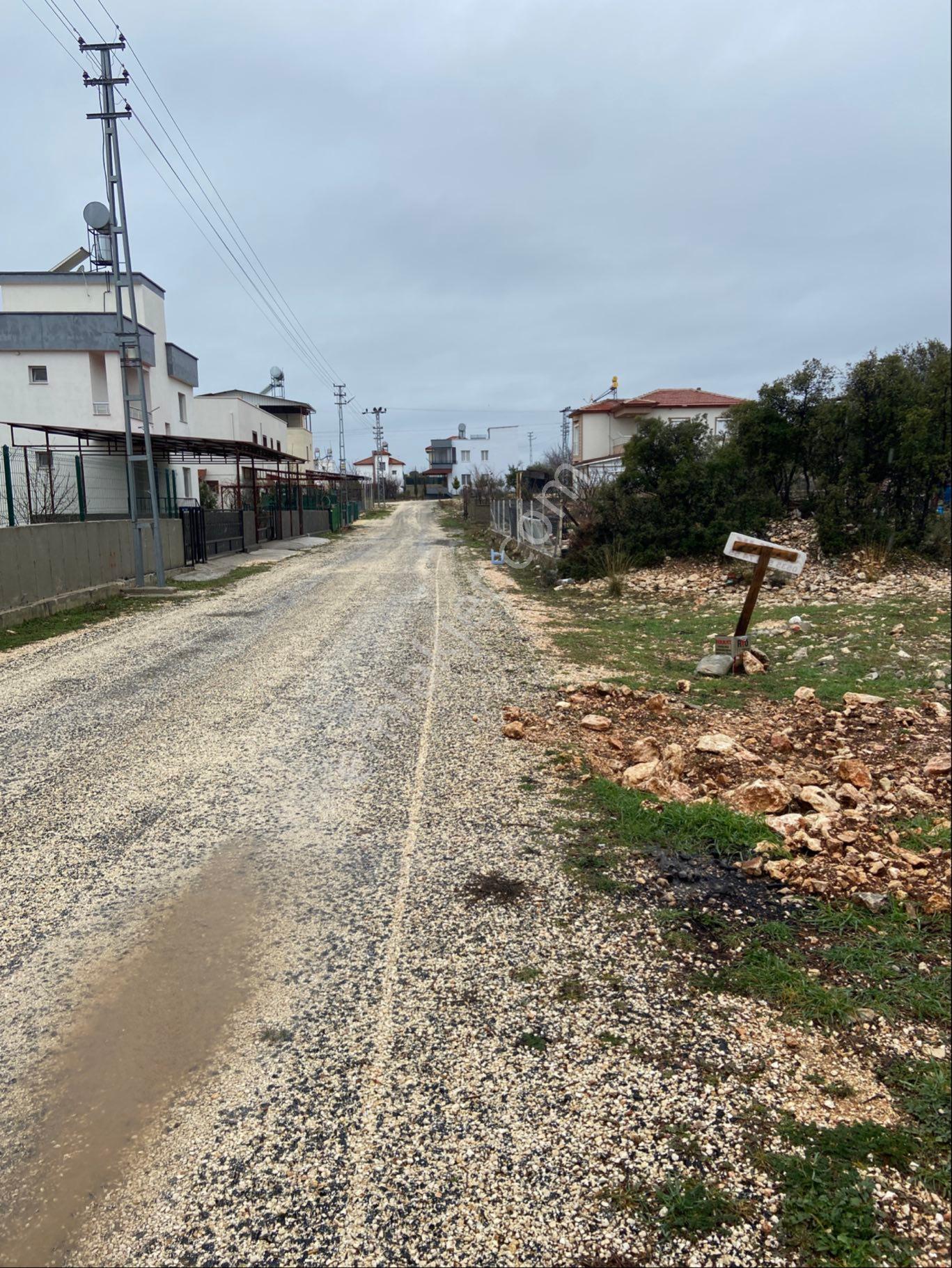 Silifke Meydanda 501m2 İki Kata İmarlı Yola Cephe Satılık Parsel - Görsel 4