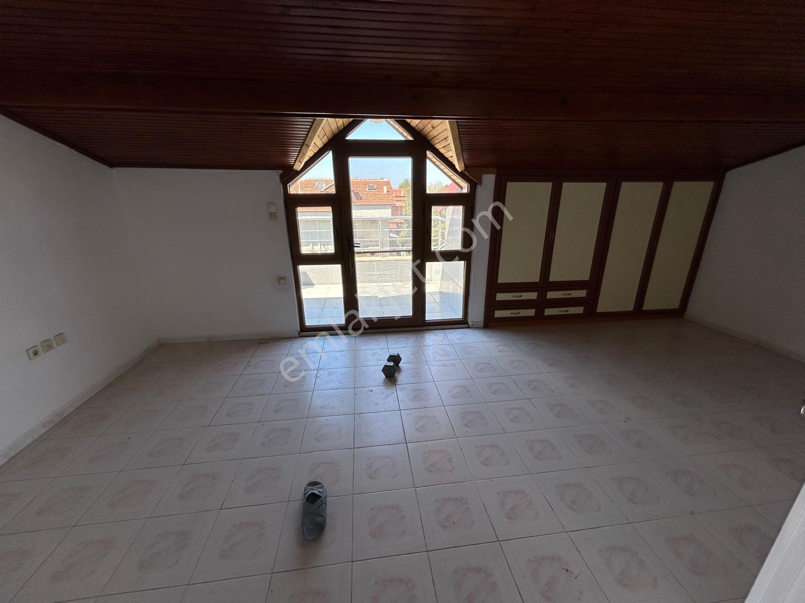 Müstakil Büyük Bahceli Villa - Görsel 20