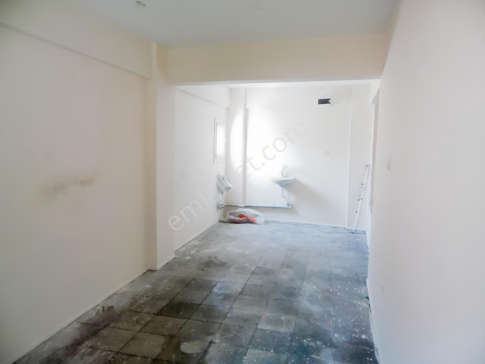 Konak Kemeraltı Kar İşhanında Kiralık 1+0 Büro/ofis - Görsel 2