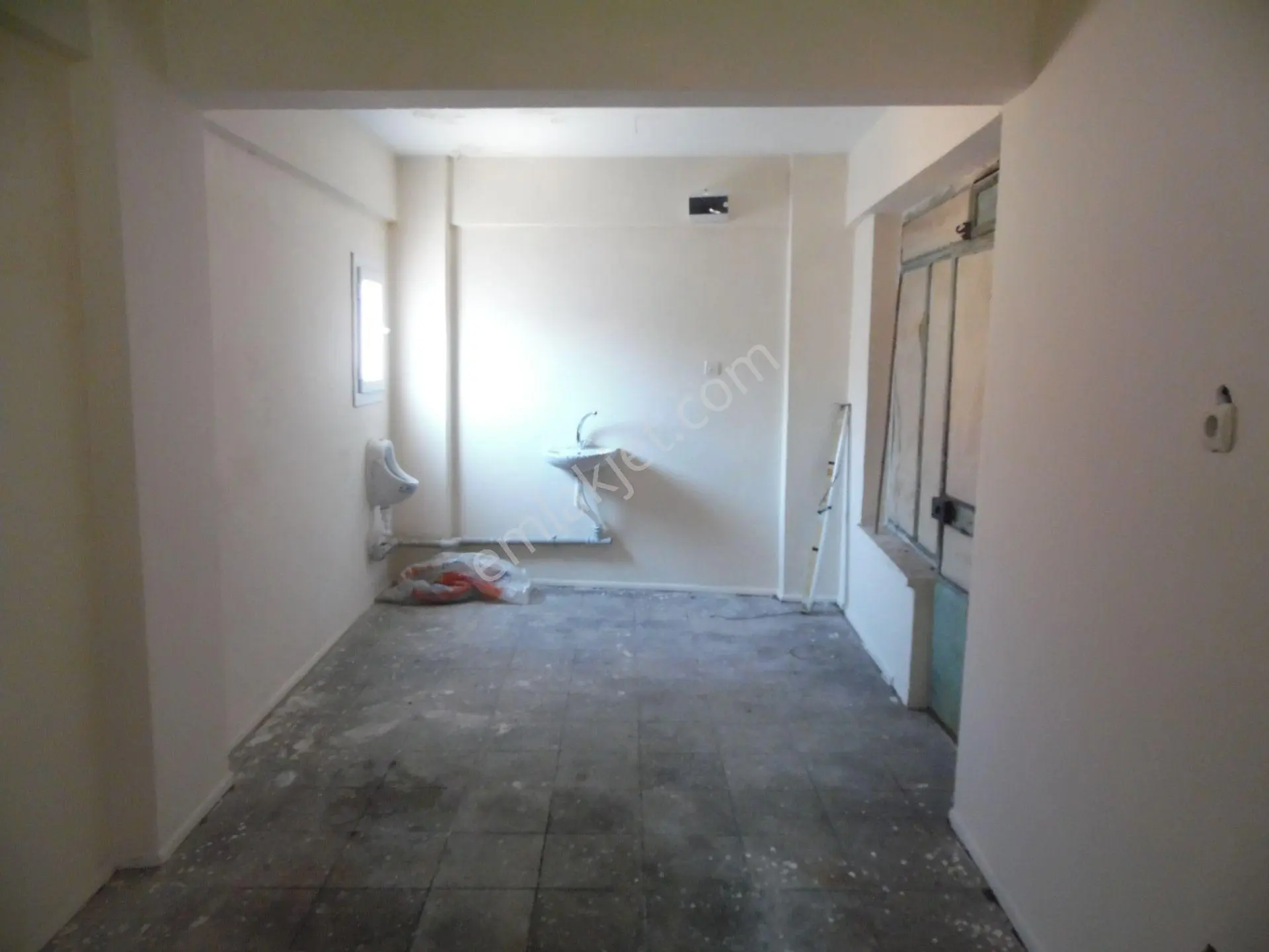 Konak Kemeraltı Kar İşhanında Kiralık 1+0 Büro/ofis - Görsel 3