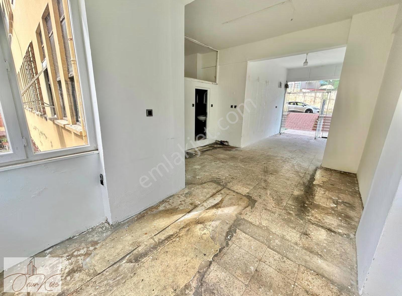 Alanya Eski Hastane Karşısı Anayolda Kiralık Köşe Dükkan - Görsel 3