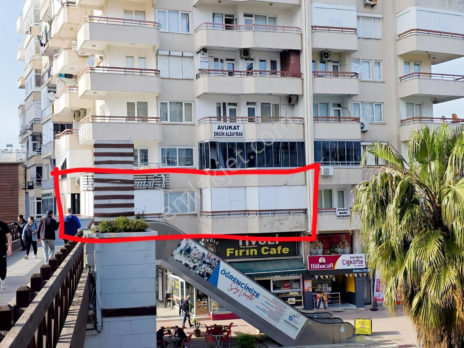 100. Yıl Caddesinde Geniş Ofis/ Tabela Alanı Büyük