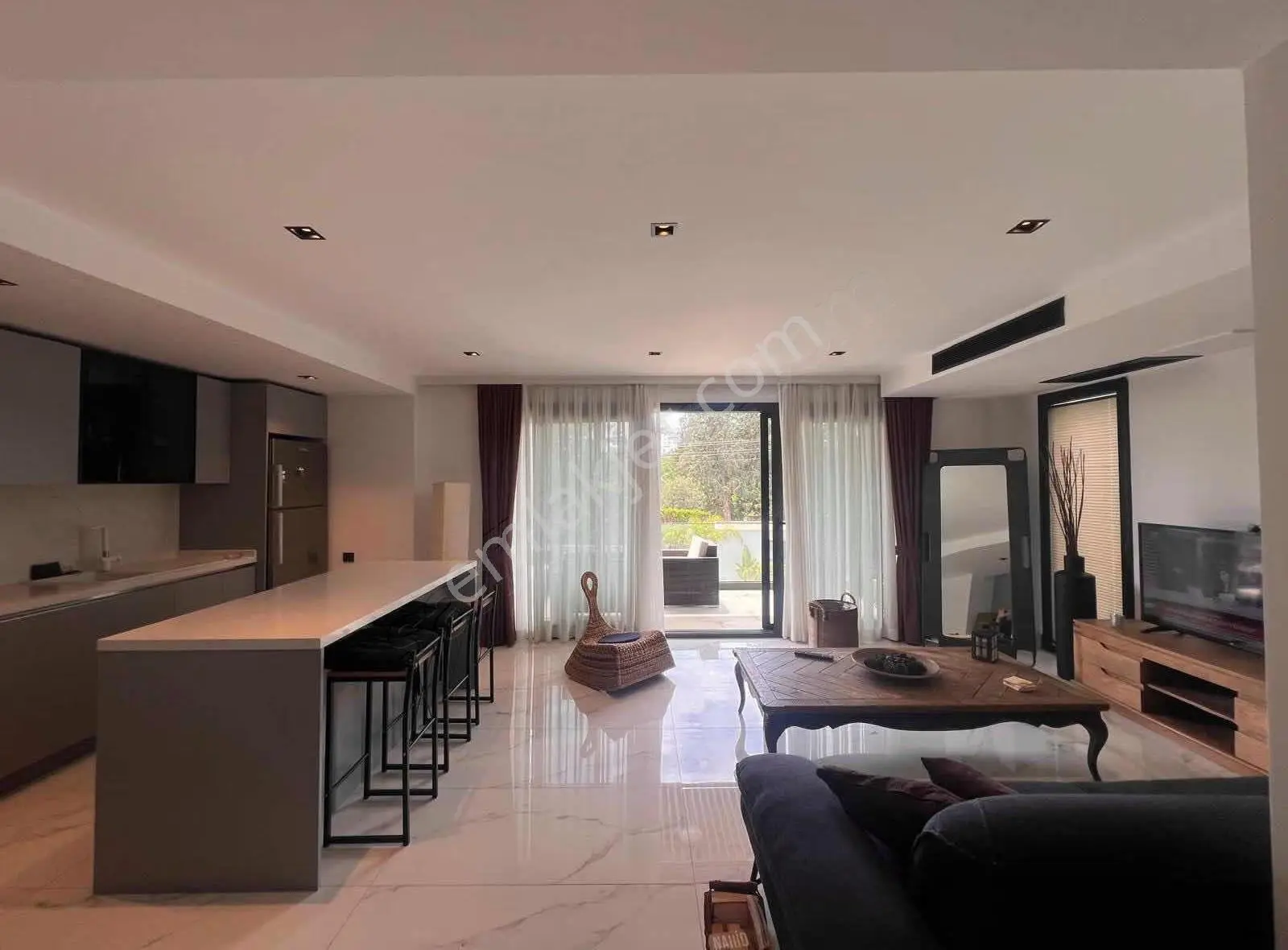 Marinaya Yürüme Mesafesinde,modern Tasarımlı, Full Eşyalı 2+1