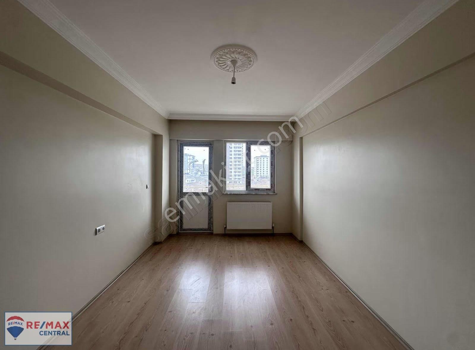 Remax Central | Kılavuz Cadde Üzeri 3+1 Ara Kat Geniş Daire - Görsel 11