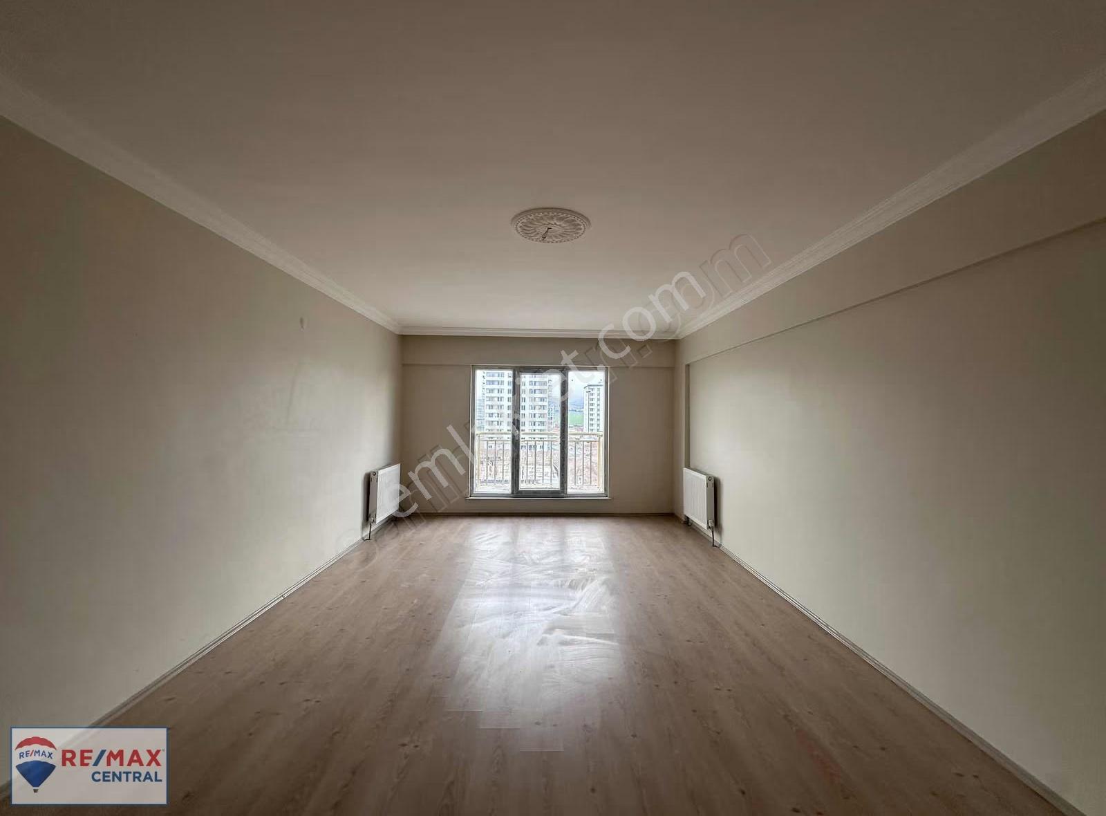 Remax Central | Kılavuz Cadde Üzeri 3+1 Ara Kat Geniş Daire - Görsel 7
