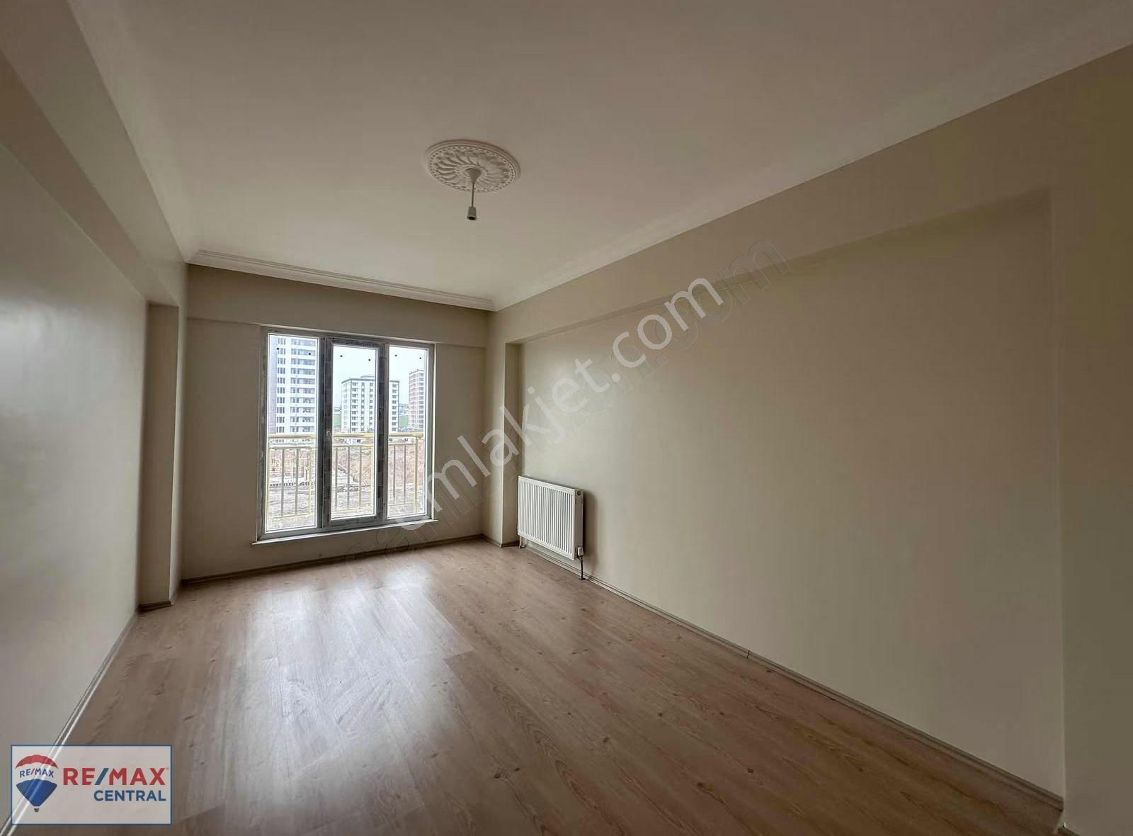 Remax Central | Kılavuz Cadde Üzeri 3+1 Ara Kat Geniş Daire - Görsel 4
