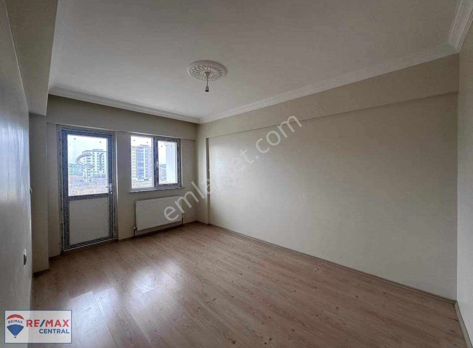 Remax Central | Kılavuz Cadde Üzeri 3+1 Ara Kat Geniş Daire - Görsel 14