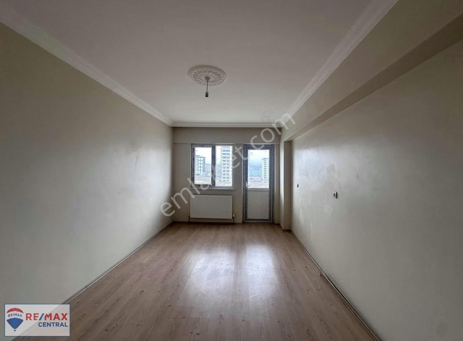 Remax Central | Kılavuz Cadde Üzeri 3+1 Ara Kat Geniş Daire - Görsel 15