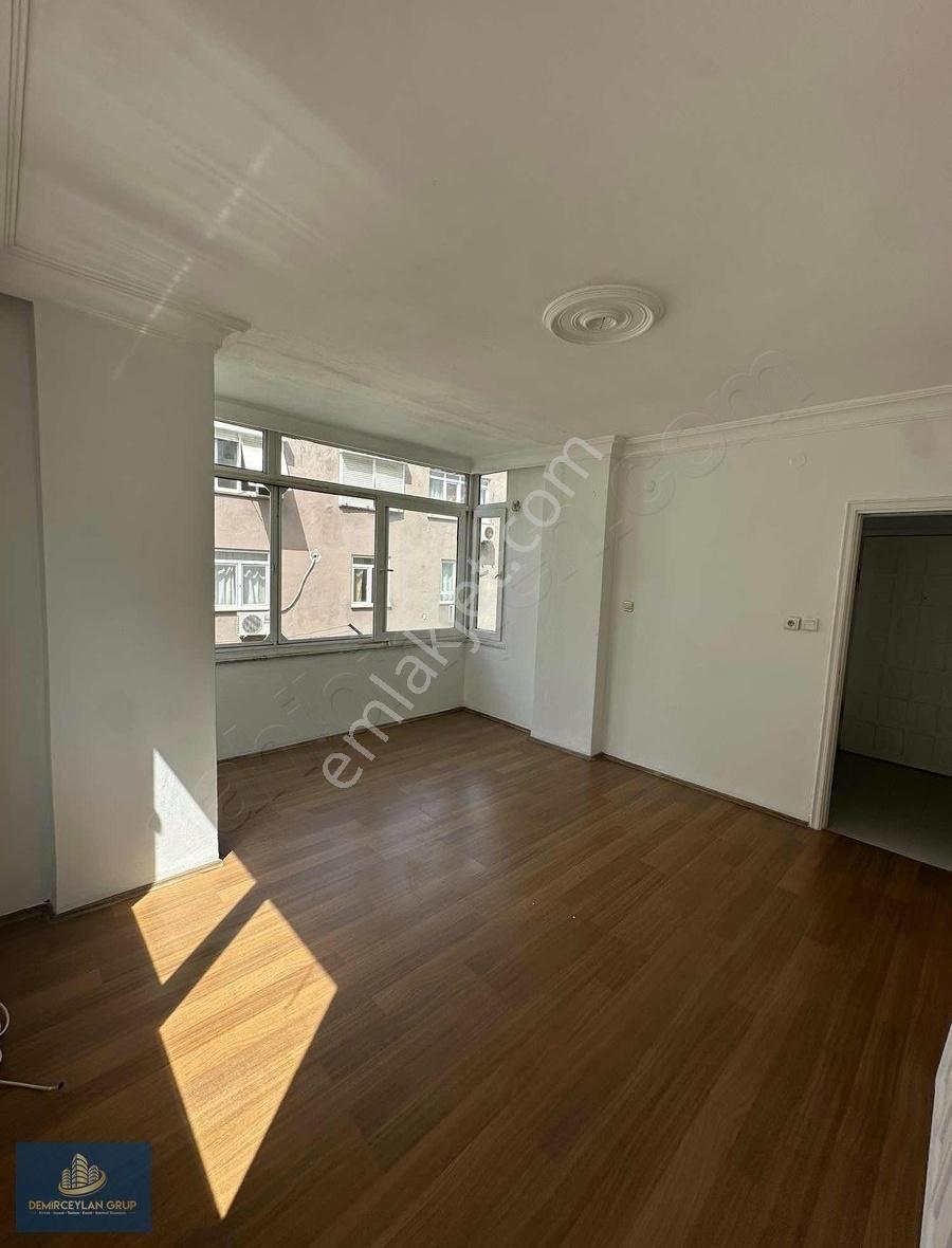 Denize 50 Metre Merkezde 2+1 Boş Daire - Görsel 2