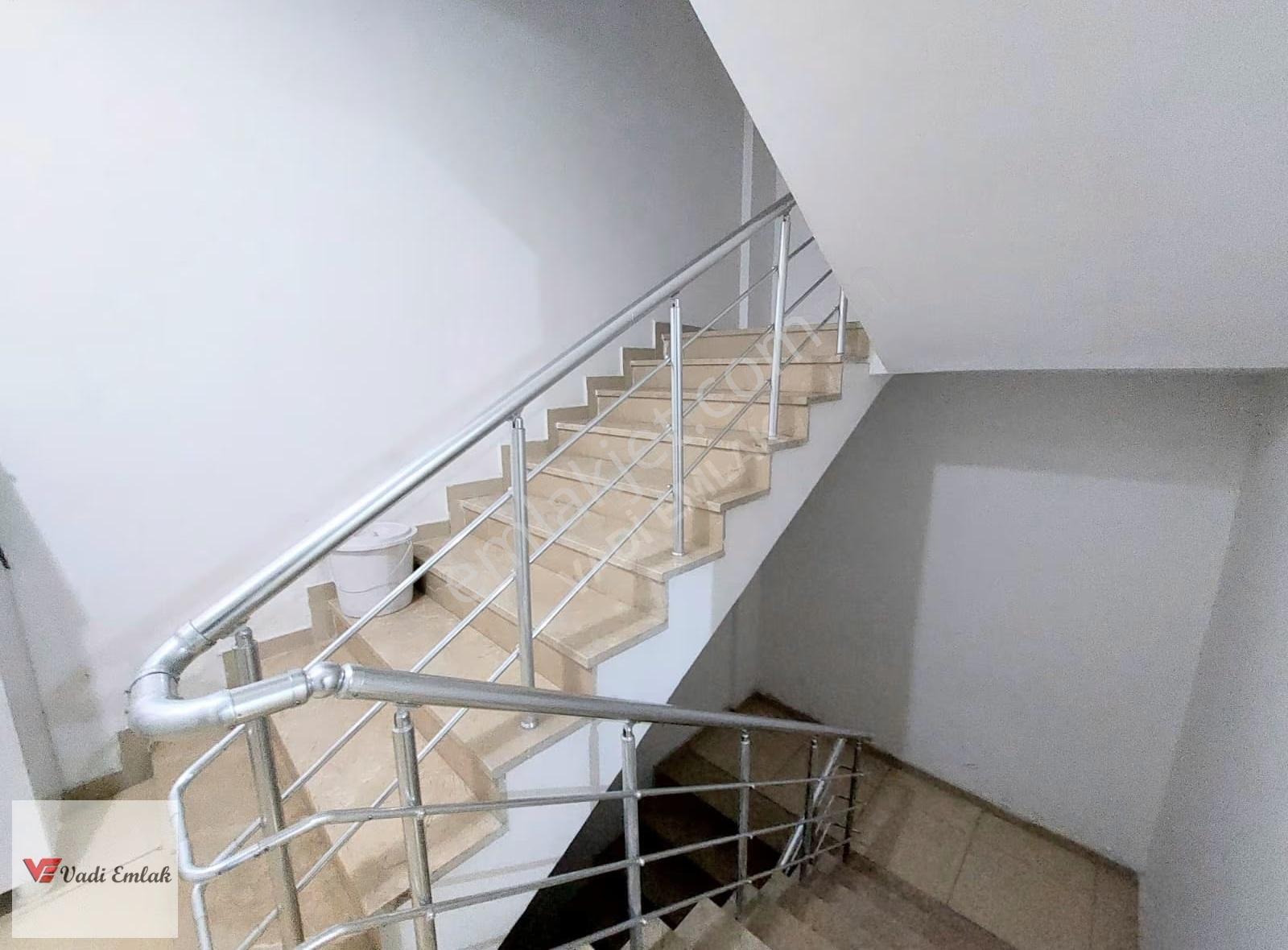 Merkezi Konumda Bakımlı Ve Kullanışlı Kiralık Daire | Vadi Emlak - Görsel 32