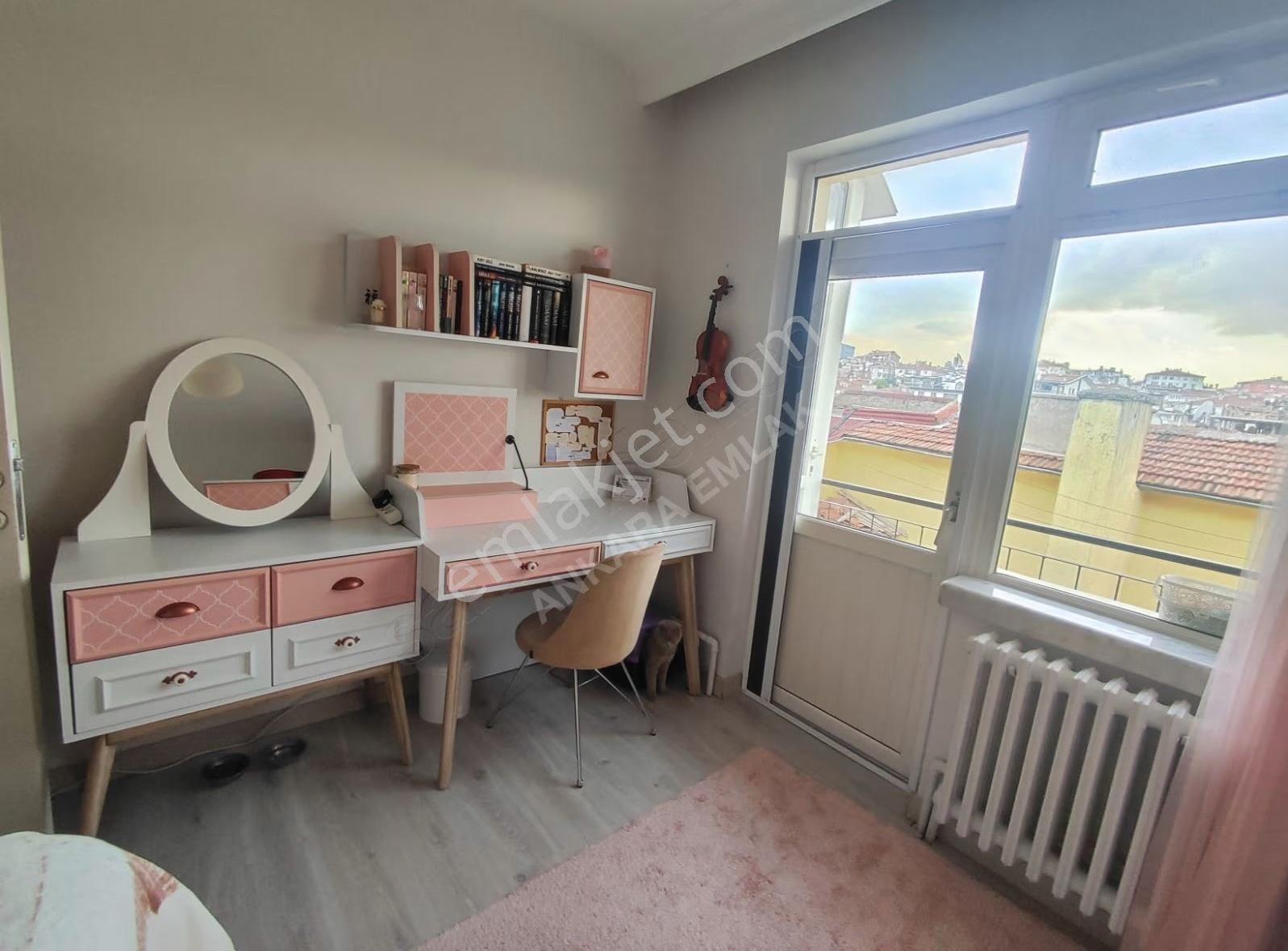 Esat Yaprak Sokakta 3+1 Bağımsız Salon Yapılı Satılık Daire - Görsel 2