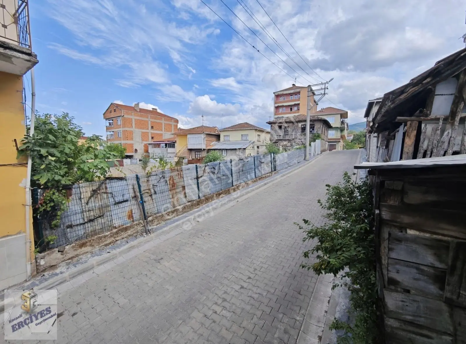 Başiskele Yeniköy'de 413 M2 Satılık Arsa %30 3 Kat İmarlı