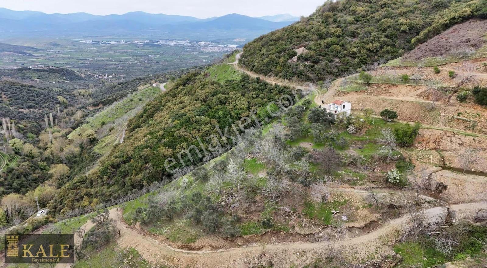 Kale'den Çukurköy'de Manzaralı Emsalsiz Arazi