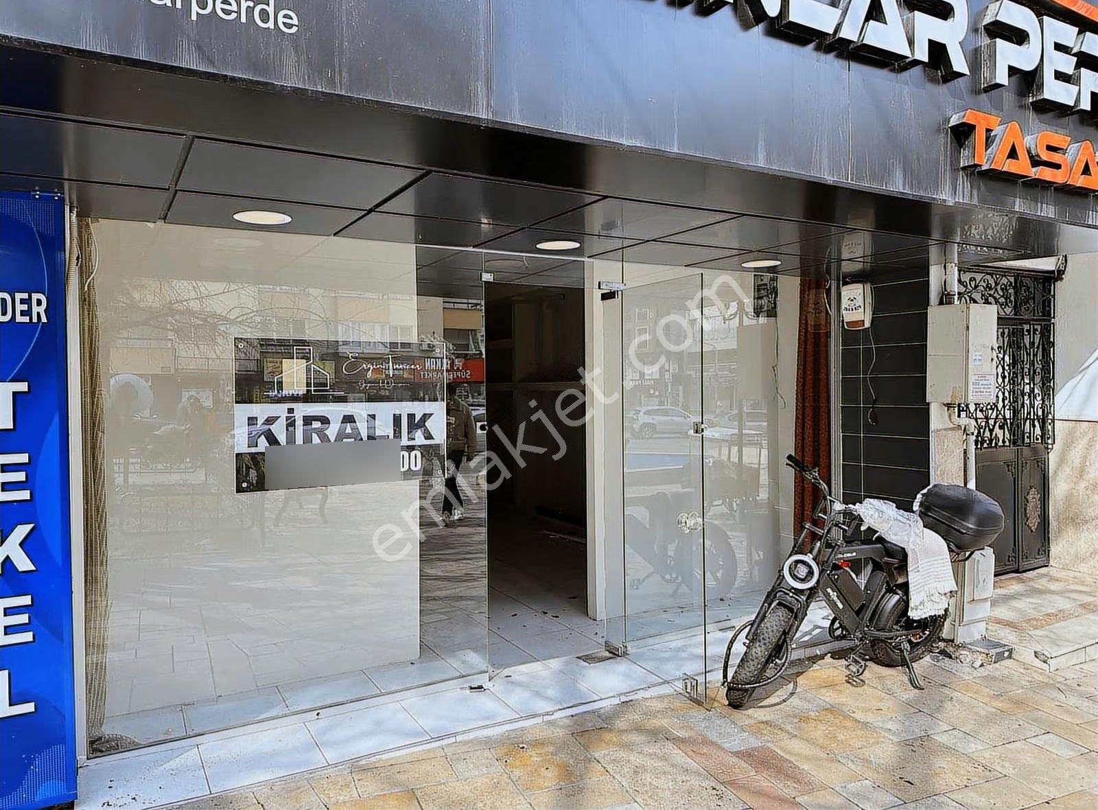 İstiklal'de Cadde Ve Yaya Trafiği Yoğun Kiralık Dükkan - Görsel 6