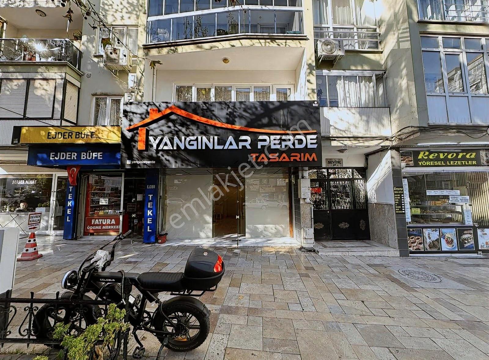 İstiklal'de Cadde Ve Yaya Trafiği Yoğun Kiralık Dükkan - Görsel 2