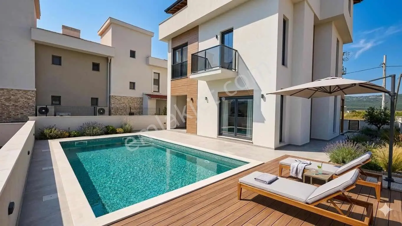 Monami'den Urla Bademlerde Tam Müstakil Havuzlu Villa