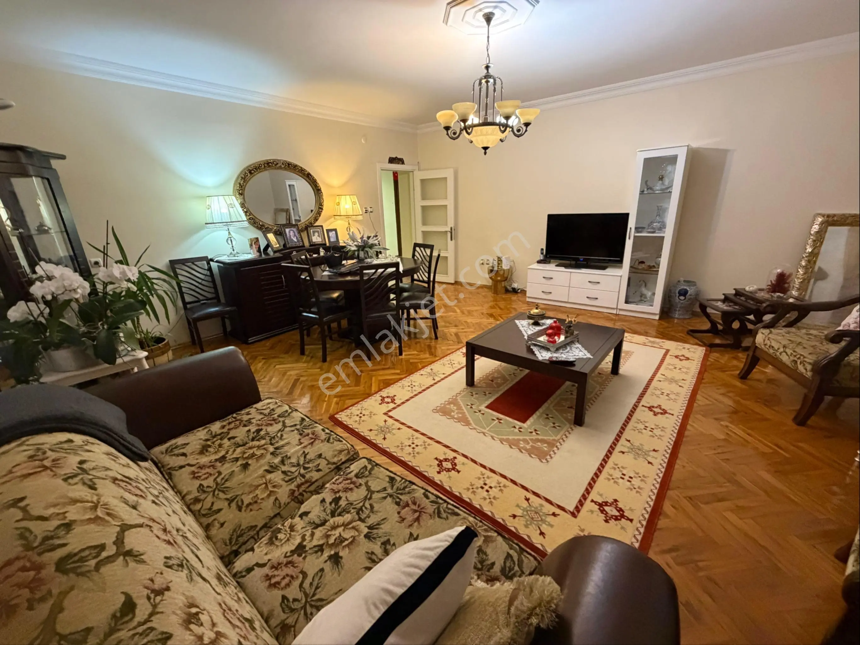 Bağcılar Meydan'da Geniş,aydınlık Ve Köşe Konumda 125m² 3+1 - Görsel 2