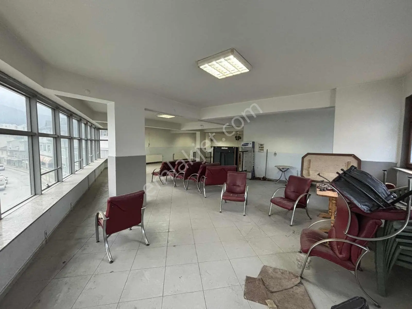 Millet Mahallesi Millet Caddesinde 2 Katlı Kiralık Dükkan - Görsel 12