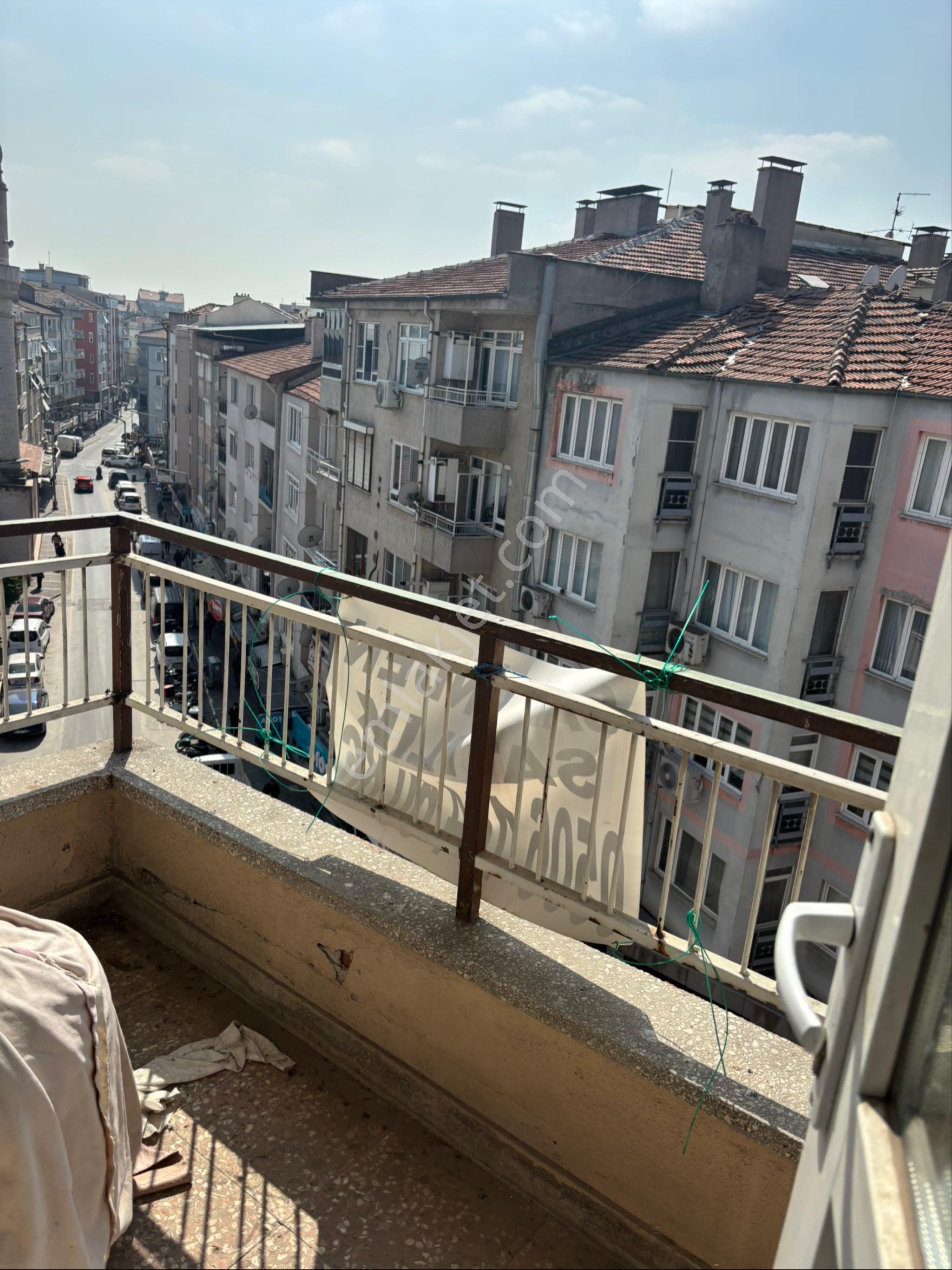 Gül Emlaktan Saat Kulesinin Altında Eşyalı Merkezi Konumda 3+1 Kiralık Daire - Görsel 8