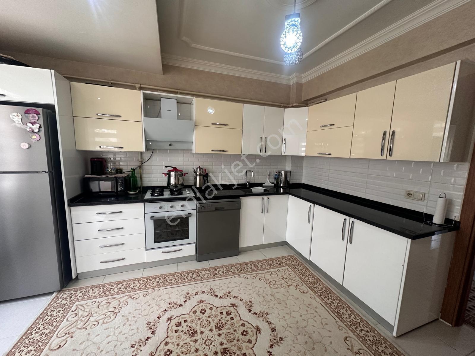 Akev Gayrimenkul'den Akpiyar Şehri Huzur Sitesi Tekli 3+1 Daire