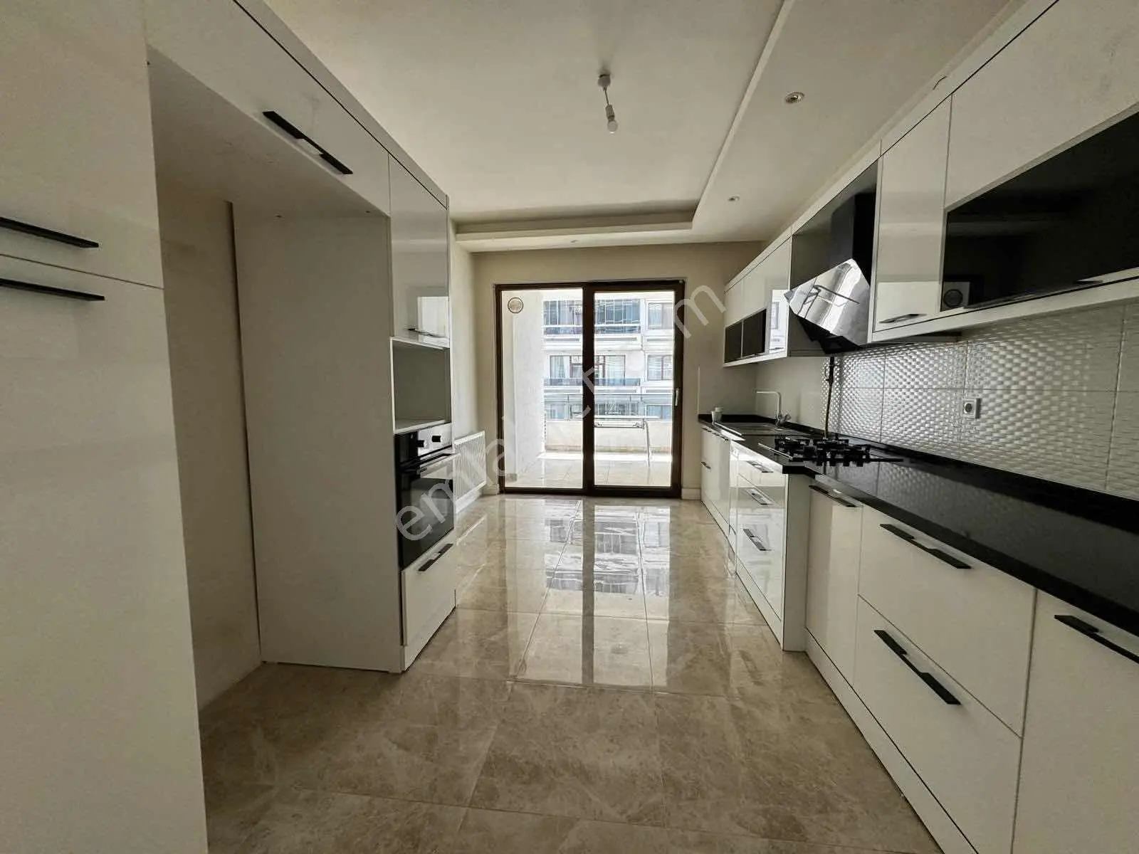 Hürriyet Mah Lüx Site İçi Kiralık 3+1 Geniş Arakat Temiz Daire