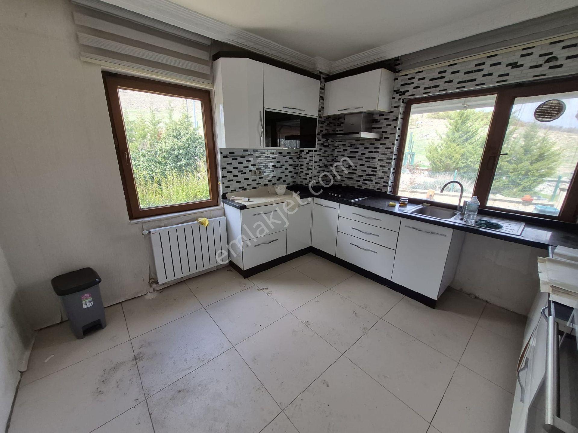 İlyap'tan Alaçatlıda Kiralık 4 Katlı Müstakil Köşe Villa - Görsel 28