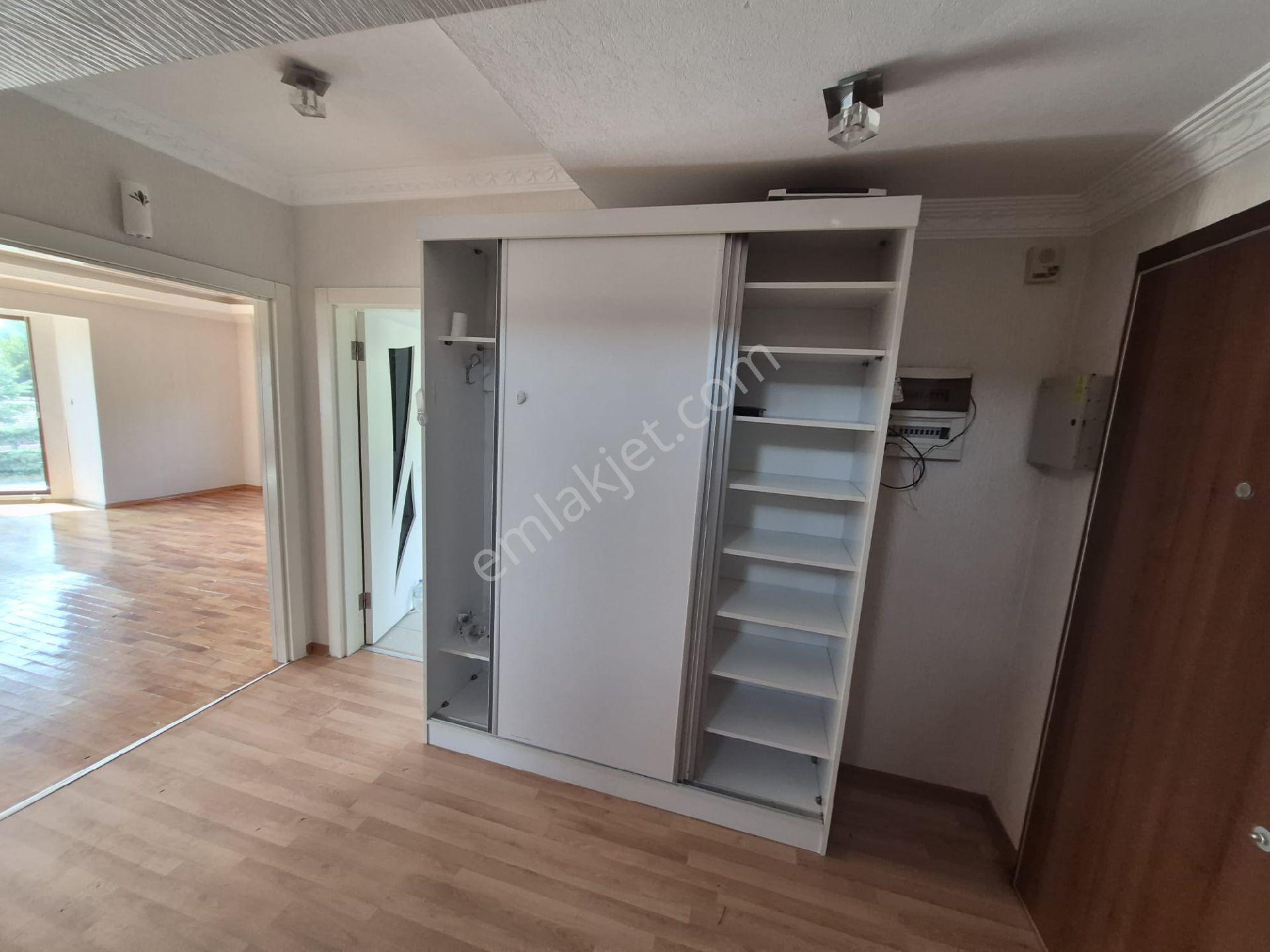 İlyap'tan Alaçatlıda Kiralık 4 Katlı Müstakil Köşe Villa - Görsel 30