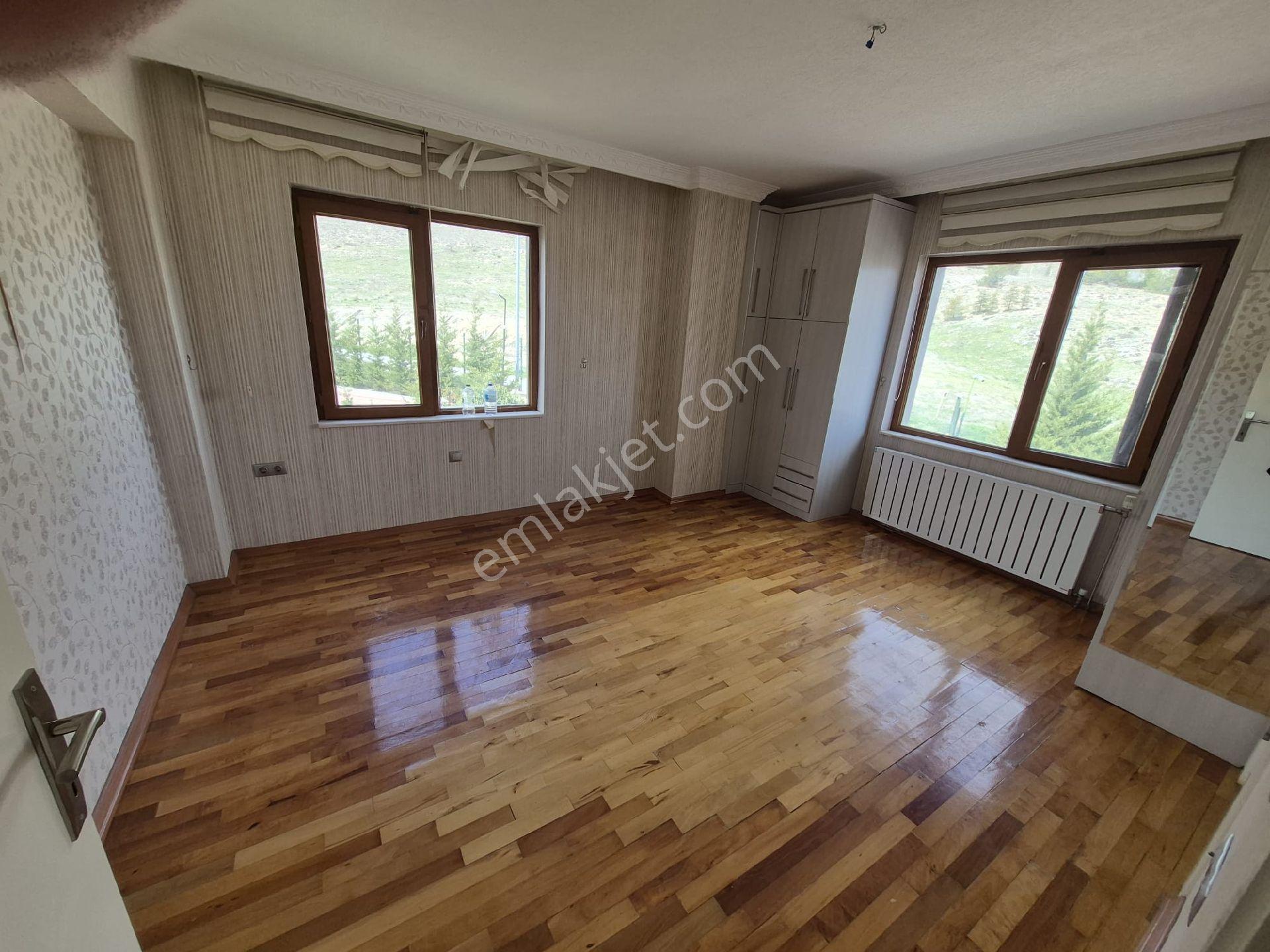 İlyap'tan Alaçatlıda Kiralık 4 Katlı Müstakil Köşe Villa - Görsel 17
