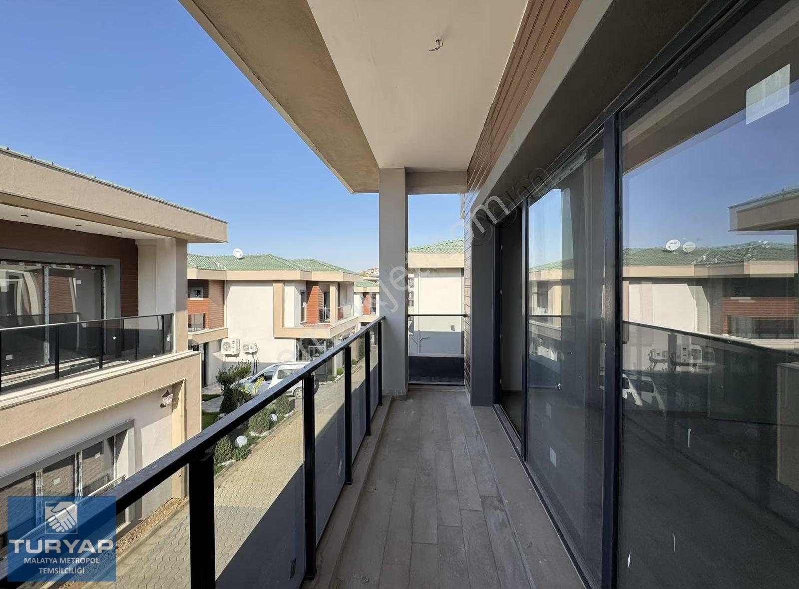 Turyap Metropol'den Ortadoğu Villa Sitesinde 4+1 Satılık Villa - Görsel 5