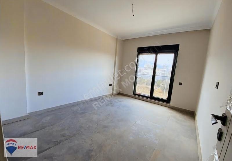 Remax Monardan Havuzlu Otoparklı Muhteşem Mimari 2+1 Daireler - Görsel 4