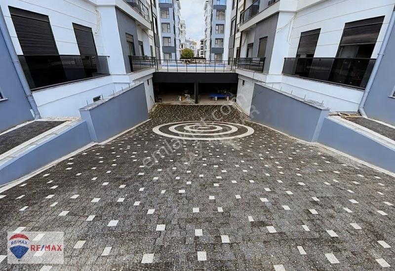 Remax Monardan Havuzlu Otoparklı Muhteşem Mimari 2+1 Daireler - Görsel 8