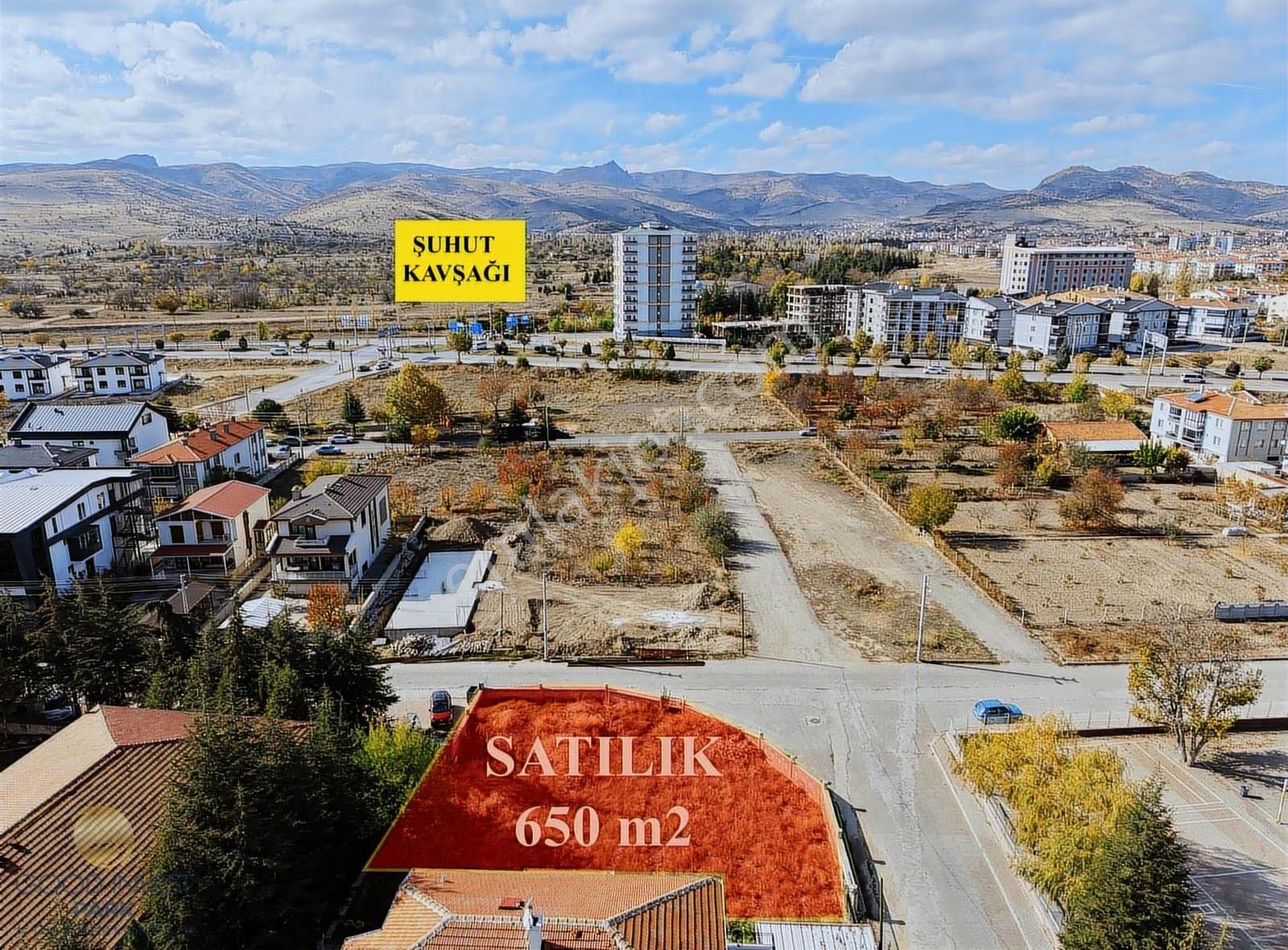 Gelişen Bölgede Sağır Ve Dilsizler Okulu Yanı 650m² Köşe Parsel